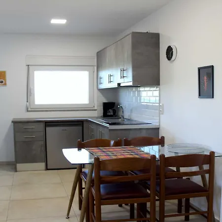 Anemomylos Luxus Suites-boutique & Pool Apartment *